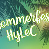 Text: "Sommerfest HyLeC" auf grün-blauem Palmenhintergrund