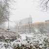 Der Mathetower mit TU-Logo im Schnee